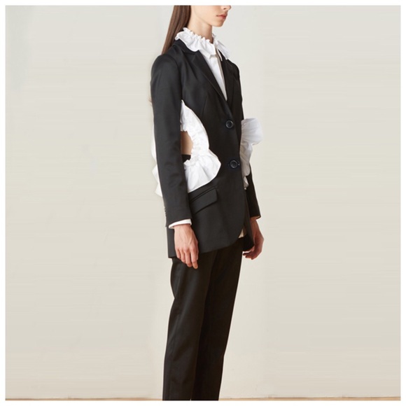 🎁 Black & White Ruffle Open Cut Out Side Jacket - Picture 5 of 8